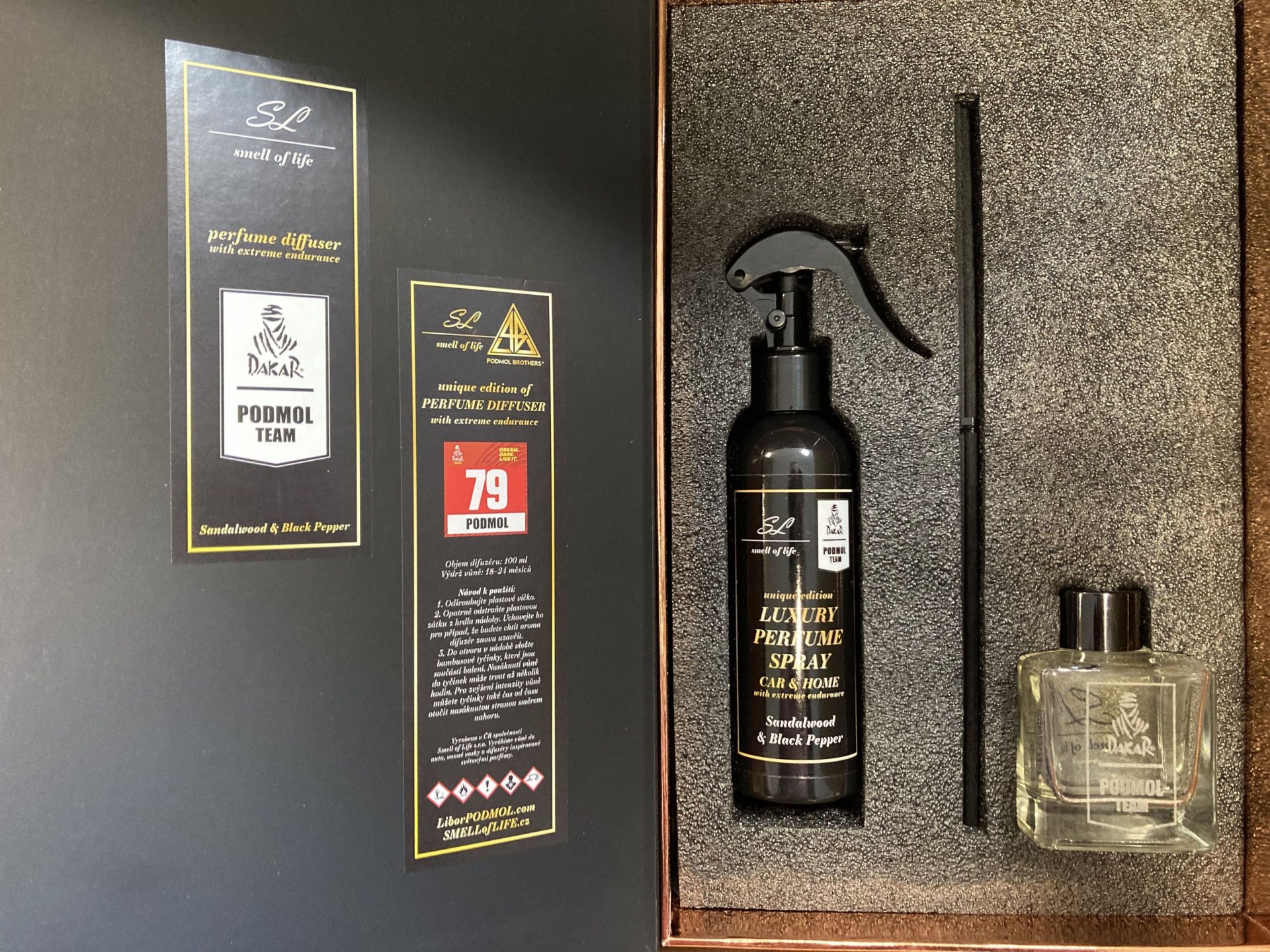 Luxusní dárková kazeta s parfémy do bytu i do auta - Difuzér s rákosovými tyčkami + rozprašovač. Černá Oriental Musk 